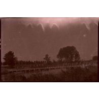 Juvigny-sur-Marne. L'état-major du général Mainvielle revenant de la revue. [légende d'origine]