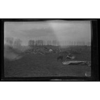 [Vestiges d'un zeppelin dans un champ].