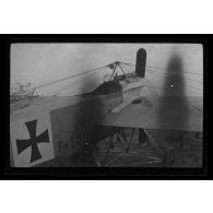 [10 avril 1916. Fokker 196-16 descendu dans les lignes françaises à Courmelois].