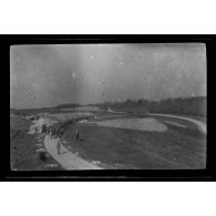 [Colonnes de soldats sur une route].<br>