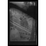 [Juillet 1916. Cote 200. Transporteur, système d'évacuation des gravats d'une sape mis au point par Jacques Tournadour d'Albay].