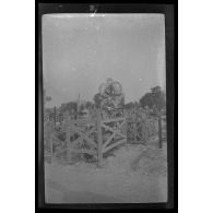 [Tombe du sergent Jean Ragot, classe 1916, sergent au 21e régiment d'infanterie, mort au champ d'honneur le 30 juin 1916].