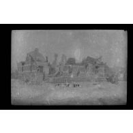 [Février 1915. Ruines du château de Vermelles (Pas-de-Calais)].