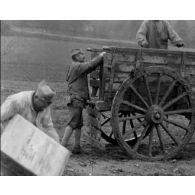 [Destruction d'engins récupérés.]