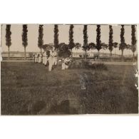 [Elèves de Saint-Cyr pendant un exercice de tir].