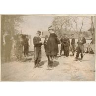 [Elèves Saints-Cyriens au repos].