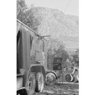 Un camion de transmission de la Luftwaffe et son générateur (immatriculé WL 30 316).