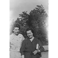 Epouse et mère d'André Perrin. [légende d'origine]