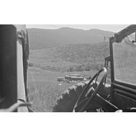 En opérations avec un 4x4. [légende d'origine]