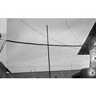 Antennes de transmissions. [légende d'origine]