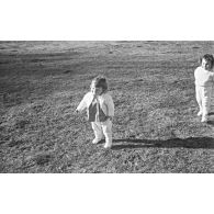 [Deux jeunes enfants].