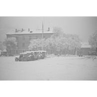 Batna sous la neige. [légende d'origine]