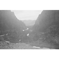 Sortie des gorges d'El Kantara. [légende d'origine]