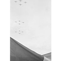 Manifestations de juin 1958 à Batna, probablement à l'occasion de la venue du général de Gaulle. [légende d'origine]