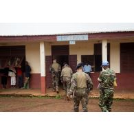 Patrouille conjointe de la force Sangaris et de la MINUSCA à Damara.