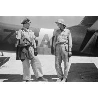 Le colonel (Oberstleutnant) Walter Sigel commandant du Sturzkampfgeschwader 3 en compagnie de son mécanicien.