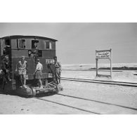 En Egypte, le ravitaillement arrive à la gare de Similla (Ismaïlia ou Simla Alam Al-Rum), des militaires italiens sont présents.