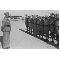 Le général Hans Seidemann s'adresse aux hommes du Sturzkampfgeschwader 3.