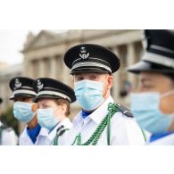 Portrait d'un personnel de l'administration pénitentiaire lors des préparatifs avant le défilé à pied du 14 juillet sur la place de la Concorde.