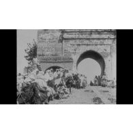 [Maroc : fête dans une ville.]