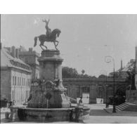 [Aspects de Nancy. Préparation des sacs à terre. Mai - Juin 1918.]