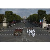 Défilé à pied des unités représentant les forces de souveraineté du théâtre Océan Pacifique lors de la cérémonie du 14 juillet 2011.