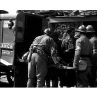 [Compilation d'images du service de santé : hôpital et postes de secours.]