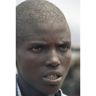 Portrait d'un enfant au camp de réfugiés de Kibeho.