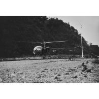 [Bell de liaison au P.C. de la 2e DI-US. Octobre 1951.]