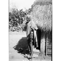 Vie des officiers de l'infanterie coloniale et de la population à Betroka. .