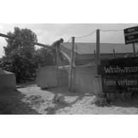 Un puits sous le contrôle de la Wehrmacht.