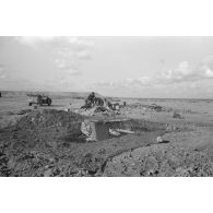 Vues générales de la position occupée par des troupes allemandes et italiennes, les alvéoles sont occupées par des pièces italiennes de 100/17.