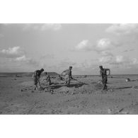 Vues générales de la position occupée par des troupes allemandes et italiennes, les alvéoles sont occupées par des pièces italiennes de 100/17.