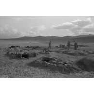 Vues générales de la position occupée par des troupes allemandes et italiennes, les alvéoles sont occupées par des pièces italiennes de 100/17.