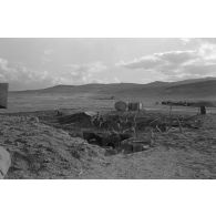 Vues générales de la position occupée par des troupes allemandes et italiennes, les alvéoles sont occupées par des pièces italiennes de 100/17.