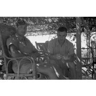 Sur le terrain d'Eleusis où se trouve le II.KG-26, temps libre, instruction des équipages.