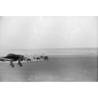 Une mission de bombardement du Sturzkampfgeschwader 2 sur la ville de Tobrouk.