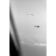 A bord d'un Junkers Ju-87 "Stuka" du Sturzkampfgeschwader StG-2 pour une mission de bombardement sur Tobrouk.