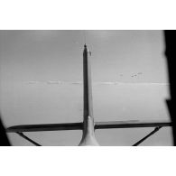 A bord d'un Junkers Ju-87 "Stuka" du Sturzkampfgeschwader StG-2 pour une mission de bombardement sur Tobrouk.