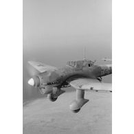 A bord d'un Junkers Ju-87 "Stuka" du Sturzkampfgeschwader StG-2 pour une mission de bombardement sur Tobrouk.