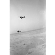 A bord d'un Junkers Ju-87 "Stuka" du Sturzkampfgeschwader StG-2 pour une mission de bombardement sur Tobrouk.