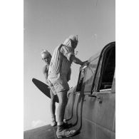 A bord d'un Junkers Ju-87 "Stuka" du Sturzkampfgeschwader StG-2 pour une mission de bombardement sur Tobrouk.