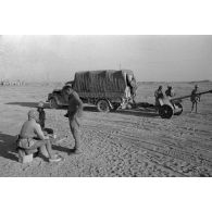 Contrôles routiers de la Feldgendarmerie dans le secteur d'El Alamein.