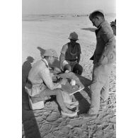Contrôles routiers de la Feldgendarmerie dans le secteur d'El Alamein.