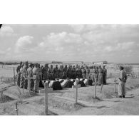 A El Quassaba (Quasaba), les obsèques deux équipages de Stuka (selon la légende d'origine).