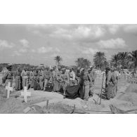 A El Quassaba (Quasaba), les obsèques deux équipages de Stuka (selon la légende d'origine).