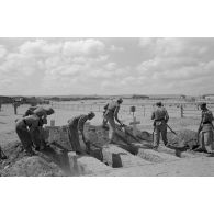 A El Quassaba (Quasaba), les obsèques deux équipages de Stuka (selon la légende d'origine).