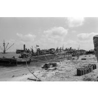 A El Quassaba (Quasaba), les obsèques deux équipages de Stuka (selon la légende d'origine).