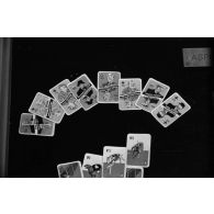 Présentation des produits réalisés au sein de l'imprimerie (carte à jouer, allumette).