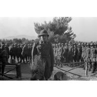 Un mariage par procuration d'une unité de l'armée de terre allemande installée dans le sud de la Grèce.